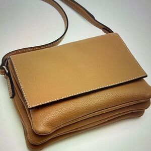 La CANADIENNE 2025 season Camel Leather Crossbody Bag